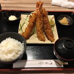 とんかつ勝亭 - キャーーー！！！大エビ定食¥1800ヽ(´o｀
            
            腹減ってないけど、海老フライなら食えるかなと。
            
            
            