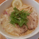 下品なぐらいダシのうまいラーメン屋 - 