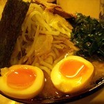 神田ラーメン わいず - きゃべたまラーメン＆わかめトッピング（きゃべつ大盛り）