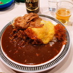 キッチンめとろ - 定期的に食べたくなっちゃうのが こちらのビッグカレー コレは、生姜焼きと玉子焼きが乗っかった なんともわくわくするカレーなんです。