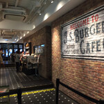 J.S. BURGERS CAFE - 店内