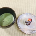 Chashitsu Oumeian - お茶とお菓子の350円(税込)