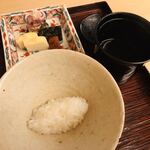 山玄茶 - 土鍋ご飯　近江のコシヒカリ　新米　山椒ちりめん　鯛の子　塩昆布　牛時雨煮　荒塩　赤出汁　アサリ　香の物