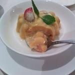 老香港酒家京都 - マンゴープリン。うっかり写真を撮る前に、プリンを崩してしまいました。