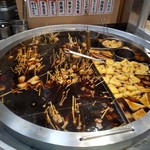 海ぼうず本店 - 入口横のおでん鍋