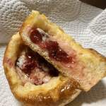 DONQ - チーズクリームとチェリー