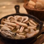 ワイン酒蔵 ビストロ魚バカ一代 - 海鮮豪華盛りアヒージョ