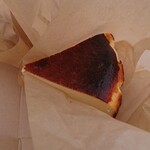 月と群青と珈琲と - お持ち帰りバスクチーズケーキ