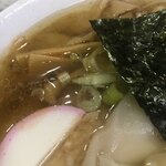 竹田家手打ラーメン店 - メンマ、かまぼこ、海苔