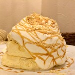 茶香 - 星(あかり)パンケーキ 北海道生クリーム、バナナ、クラッシュパイ、キャラメルソース 単品 1,480円 税込