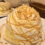 茶香 - 星(あかり)パンケーキ 北海道生クリーム、バナナ、クラッシュパイ、キャラメルソース 単品 1,480円 税込