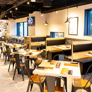 A stylish and casual space perfect for solo travelers or girls' night out♪