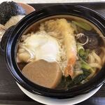 上ノ国町国民温泉保養センター - 料理写真:鍋焼きうどん 850円 おにぎり 150円