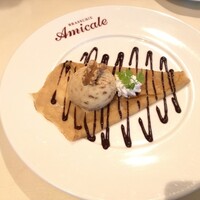 ブラッスリー アミカル - ベルギーチョコレートのソース＆ナッツのヌガーアイス