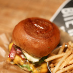 J.S. BURGERS CAFE - ベーコンチーズバーガー+アボガド☆