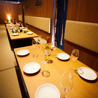 A modern, Western-style private room with a calming atmosphere even though it's conveniently located near the station!