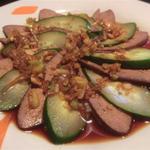 福建家庭料理 旬の香 - 「豚レバーときゅうりの冷製　油淋ソース和え」；ねぎの香り豊かなソースが食をそそる前菜です！