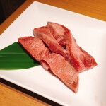 Kuroge Wagyuu Yakiniku Bi-Fa-Zu - 上ロース（980円＋税）