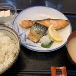 和風厨房 田くま - 鮭&サバ塩焼き定食（950円）