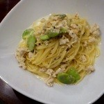 ハイヴカフェ - ３／１２パスタ（鶏そぼろと空豆のクリーム）