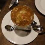 ビストロラドレ - アボカドムース、ズワイガニ、自家製オマールのコンソメジュレのせ1,500円＋税