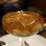 ビストロラドレ - アボカドムース、ズワイガニ、自家製オマールのコンソメジュレのせ1,500円＋税