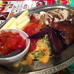 墨国回転鶏料理 - 回転鶏（半羽）ﾁｰｽﾞ＆ﾄﾏﾄｻﾙｻをﾄｯﾋﾟﾝｸﾞ♪