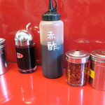 ラーメン二郎 - 卓上調味料