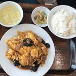 紅虎餃子房 - 木くらげ玉子豚肉炒め(880円)定食セット(250円)