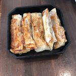 紅虎餃子房 - 鉄鍋棒餃子(690円)