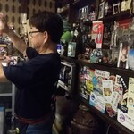 ホッピー仙人 - 真剣な仙人  目の高さできっちり計ります