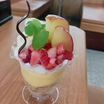 無添くら寿司 - 紅茶とりんごのパフェ 580円