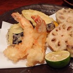 八起 - 天婦羅盛り合わせ