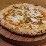 いぞら - 秋刀魚のアンチョビとオレガノ、モッツァレラチーズのピッツァ