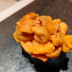 寿し おおはた - 違法建築の雲丹　盛りすぎ！軍艦からはみ出している