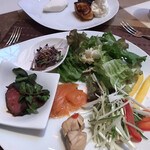 RISTORANTE OZIO - 朝食ビュッフェ３０２５円（総額）。ローストビーフなど。全体的に、とーっても優雅な時間とともに、とーっても美味しくいただきました（╹◡╹）（╹◡╹）