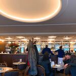 Café-Bistro Dallmayr - 二階がカフェビストロ(三階がミシュラン二つ星レストラン)