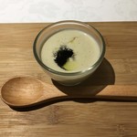 リストランテ サクラ - ゴボウのポタージュ　イカの墨煮　レモンピール