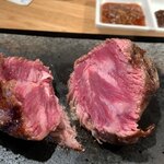 ステーキ屋 松 - 赤身肉を鉄板で焼きます