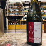 エノテカ  - 平均樹齢約40年。造り手はドメーヌ・デ・ニュグ。1976年創業の老舗ドメーヌ。
      