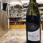 エノテカ  - DRC社の12人の正社員のひとりであり、
      主にグラン・エシェゾーとエシェゾーの栽培を担当。ボーヌ地区の1級畑アン・ジュネのブドウを使用。新樽率30％で12～14ヵ月間熟成