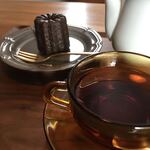 マコズ ベイクショップ - カヌレ、紅茶(ストレート)