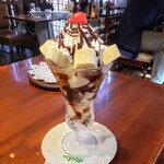 ピノキオ - バナナチョコレートパフェ　800円