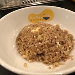 東京ラーメン ラ・ヌイユ - 色が濃い半炒飯