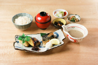 h Wagohan Tororoya - ２種の焼魚膳　1680円