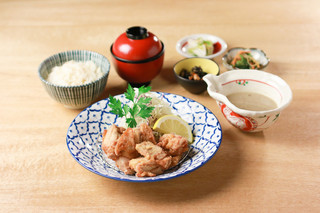 h Wagohan Tororoya - 米粉で揚げた若鶏の唐揚げ膳　1580円