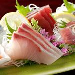 Seasonal sashimi starting from 900 yen