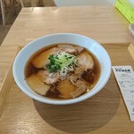 中村麺兵衛 - 肉そば、見た目シンプルでなかなかと思ってしまった。