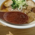 中村麺兵衛 - 鶏ガラ系出汁のスープ