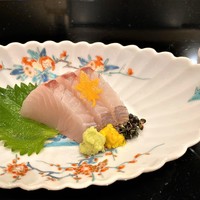 京都 三条 やま平 - 天然シマアジ　カリフラワーピューレ　山葵醤油